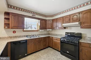 708 Hoffnagle St, Philadelphia, PA 19111 - Photo 5