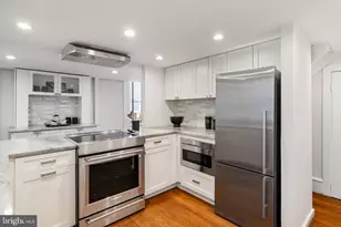 1035 Spruce St, Philadelphia, PA 19107 - Photo 17