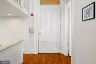 1035 Spruce St, Philadelphia, PA 19107 - Photo 11