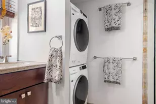 1035 Spruce St, Philadelphia, PA 19107 - Photo 45