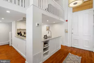 1035 Spruce St, Philadelphia, PA 19107 - Photo 15