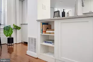 1035 Spruce St, Philadelphia, PA 19107 - Photo 17