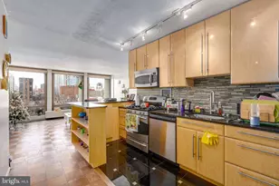 210 Locust St, Philadelphia, PA 19106 - Photo 5