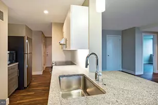 2200 Benjamin Franklin Pkwy, Philadelphia, PA 19130 - Photo 5