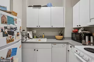 2031 Locust St, Philadelphia, PA 19103 - Photo 3