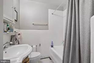 2031 Locust St, Philadelphia, PA 19103 - Photo 5