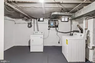 2133 Cypress St, Philadelphia, PA 19103 - Photo 33