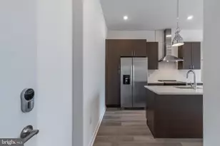 710 N 16th St, Philadelphia, PA 19130 - Photo 3