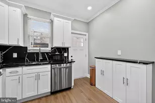 2542 Arcadia St, Philadelphia, PA 19125 - Photo 9