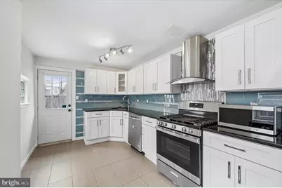 2042 E Huntingdon Street, Philadelphia, PA 19125 - Photo 15