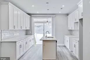 902 W Susquehanna Ave, Philadelphia, PA 19122 - Photo 1