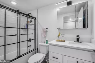 2132 Pine St, Philadelphia, PA 19103 - Photo 19