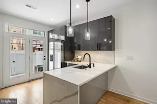 2117 Fernon St, Philadelphia, PA 19145 - Photo 9