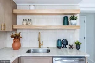 2326 Greenwich St, Philadelphia, PA 19146 - Photo 11