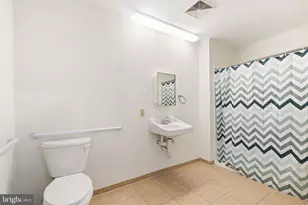 7040 Oxford Ave, Philadelphia, PA 19111 - Photo 17