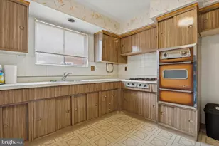 1966 Goodnaw St, Philadelphia, PA 19115 - Photo 17