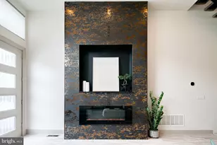 429 Salmon St, Philadelphia, PA 19125 - Photo 3