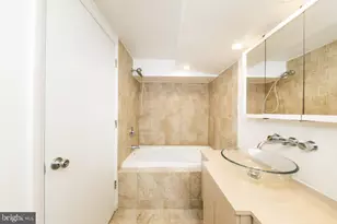 1329 Lombard St, Philadelphia, PA 19147 - Photo 23