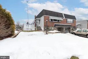 418 Densmore Rd, Philadelphia, PA 19116 - Photo 3