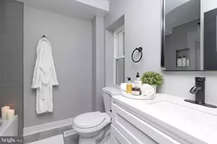 1725 W Thompson St, Philadelphia, PA 19121 - Photo 17