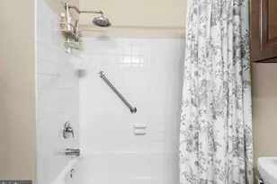 214 N 22nd St, Philadelphia, PA 19103 - Photo 21