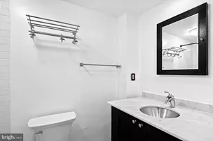 1008 Spruce St, Philadelphia, PA 19107 - Photo 15