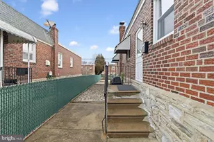 1605 Strahle St, Philadelphia, PA 19152 - Photo 27