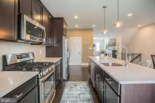 534 Green Ln, Philadelphia, PA 19128 - Photo 3