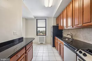 2031 Locust St, Philadelphia, PA 19103 - Photo 5