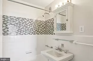 2031 Locust St, Philadelphia, PA 19103 - Photo 9