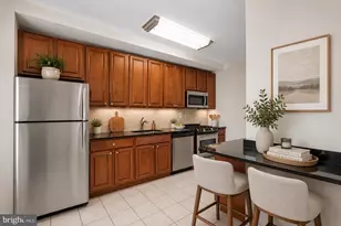 2031 Locust St, Philadelphia, PA 19103 - Photo 3
