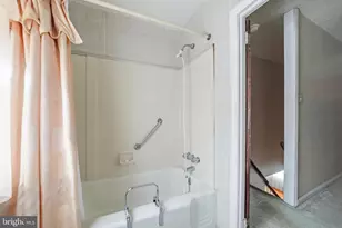 1445 Rhawn St, Philadelphia, PA 19111 - Photo 27