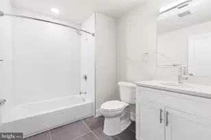 214 Vine St, Philadelphia, PA 19106 - Photo 25