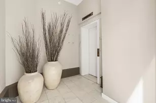 160204 Locust St, Philadelphia, PA 19103 - Photo 3