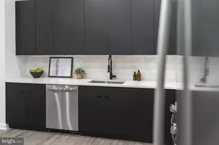 160204 Locust St, Philadelphia, PA 19103 - Photo 9