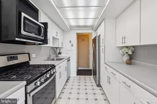 1326 Spruce St, Philadelphia, PA 19107 - Photo 21