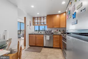 241 S 6th St, Philadelphia, PA 19106 - Photo 13