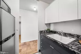 220 Locust St, Philadelphia, PA 19106 - Photo 17