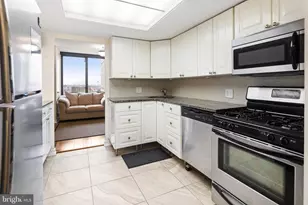 1326 Spruce St, Philadelphia, PA 19107 - Photo 11