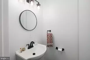 1910 S Alder St, Philadelphia, PA 19148 - Photo 9