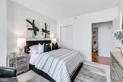 2101 Market Street #2408, Philadelphia, PA 19103 - Photo 17