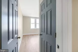 7705 Pickering Ave, Philadelphia, PA 19150 - Photo 17