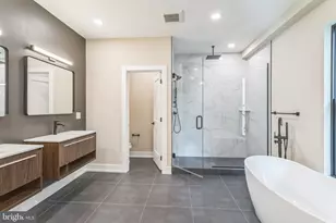 202 Kalos St, Philadelphia, PA 19128 - Photo 25