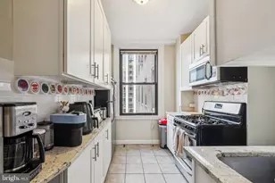 2031 Locust St, Philadelphia, PA 19103 - Photo 3