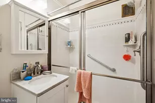 2031 Locust St, Philadelphia, PA 19103 - Photo 7
