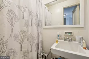 2031 Locust St, Philadelphia, PA 19103 - Photo 9