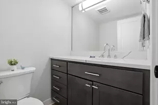 241 S 6th St, Philadelphia, PA 19106 - Photo 25