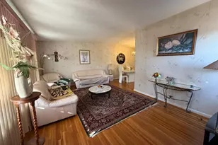 747 Greymont St, Philadelphia, PA 19116 - Photo 3