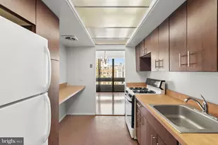 1326 Spruce St, Philadelphia, PA 19107 - Photo 9