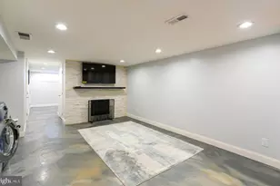 3161 S Sydenham St, Philadelphia, PA 19145 - Photo 17